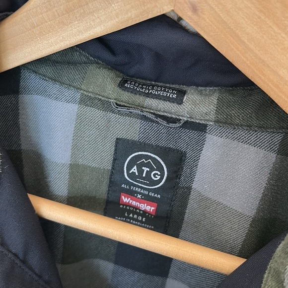 All terrain gear x wrangler ORGANIC cotton Black and Green Plaid Button-Uplarge - Picture 5 of 7